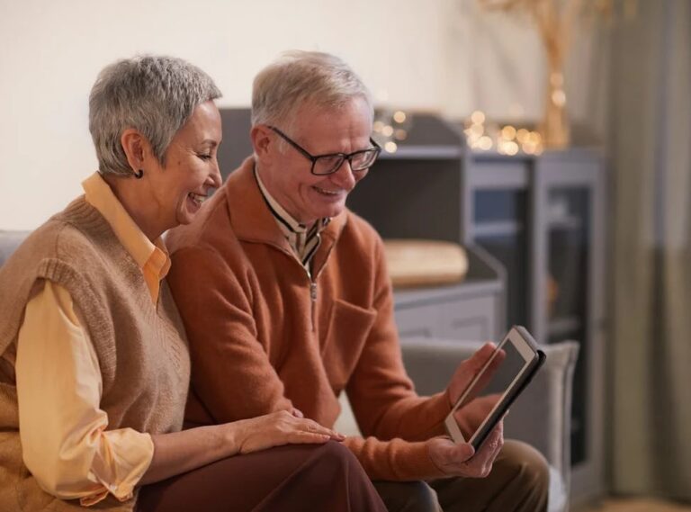 Best 8 Free Online Courses for Seniors in Canada Icydk