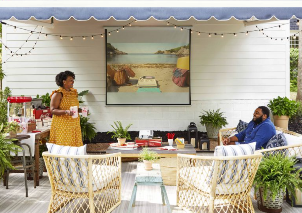 How to Use a Projector Outside During the Day: A Step-By-Step Guide - Icydk