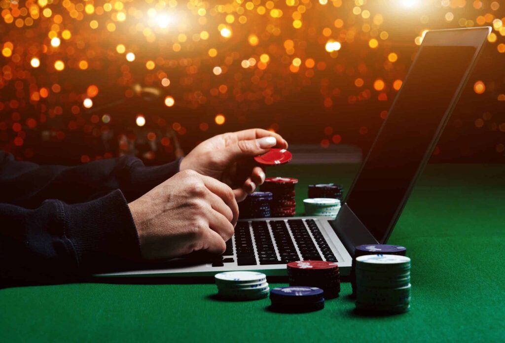 How Online Casinos Operate and Attract Players