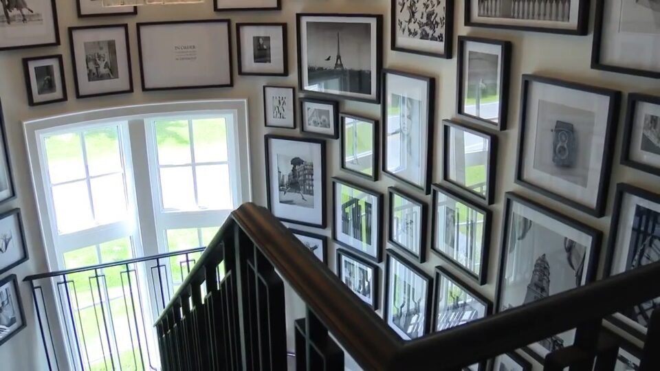 How to Arrange Pictures on Staircase Walls - Icydk